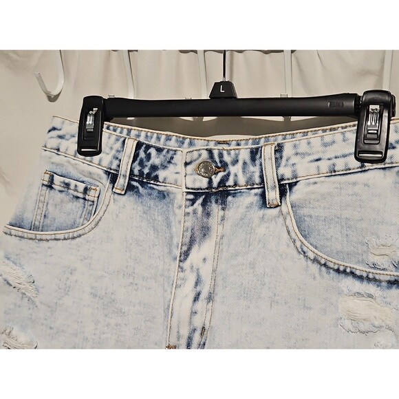 New 6 28X2 Hot Pants Frayed Hem Acid Wash Soft Denim Distressed 5 Pkt Shorts - Picture 3 of 7